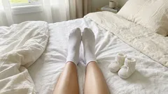 Weisswäsche auffrischen: so entfernst du Schmutzränder aus weissen Socken